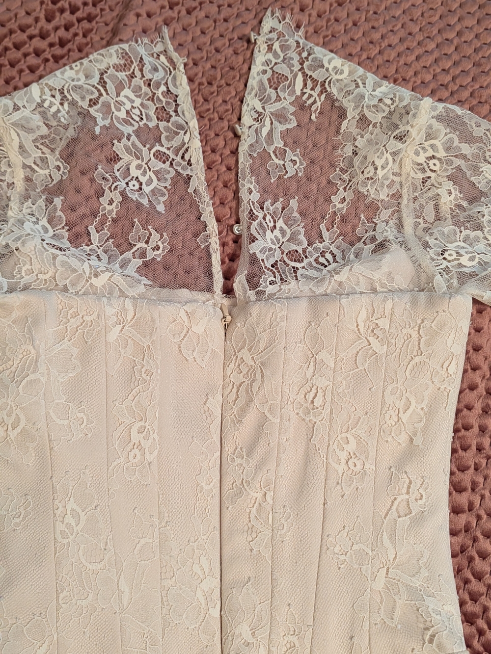 Aliana House Of CB Ivory Lace Sleeve Dress - Picture 10 of 14